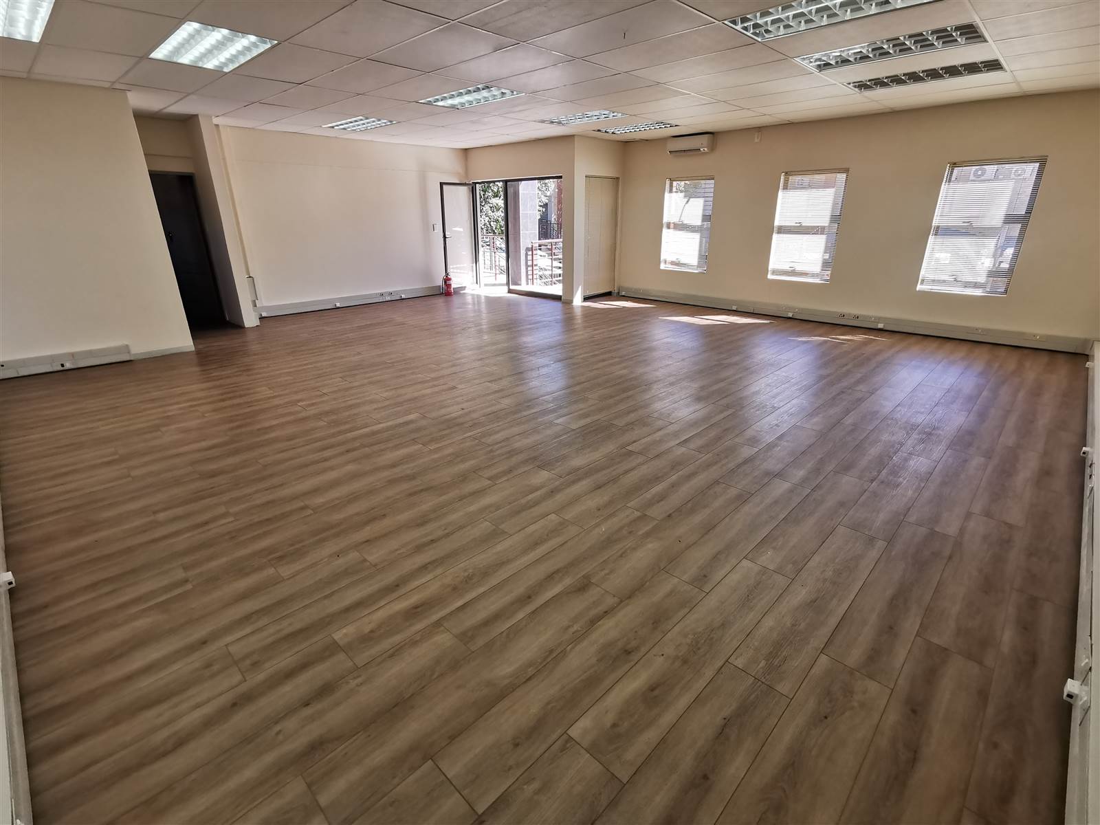 84  m² Commercial space in Wilkoppies photo number 4