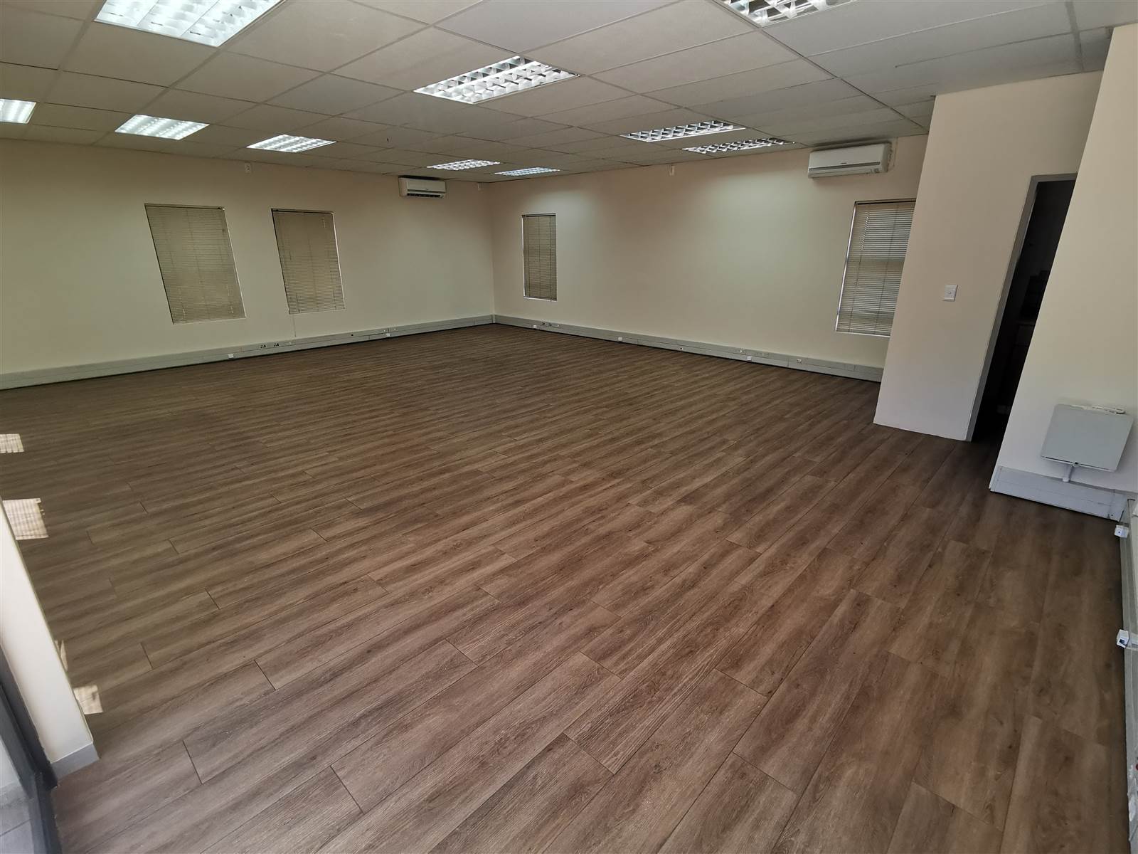 84  m² Commercial space in Wilkoppies photo number 2