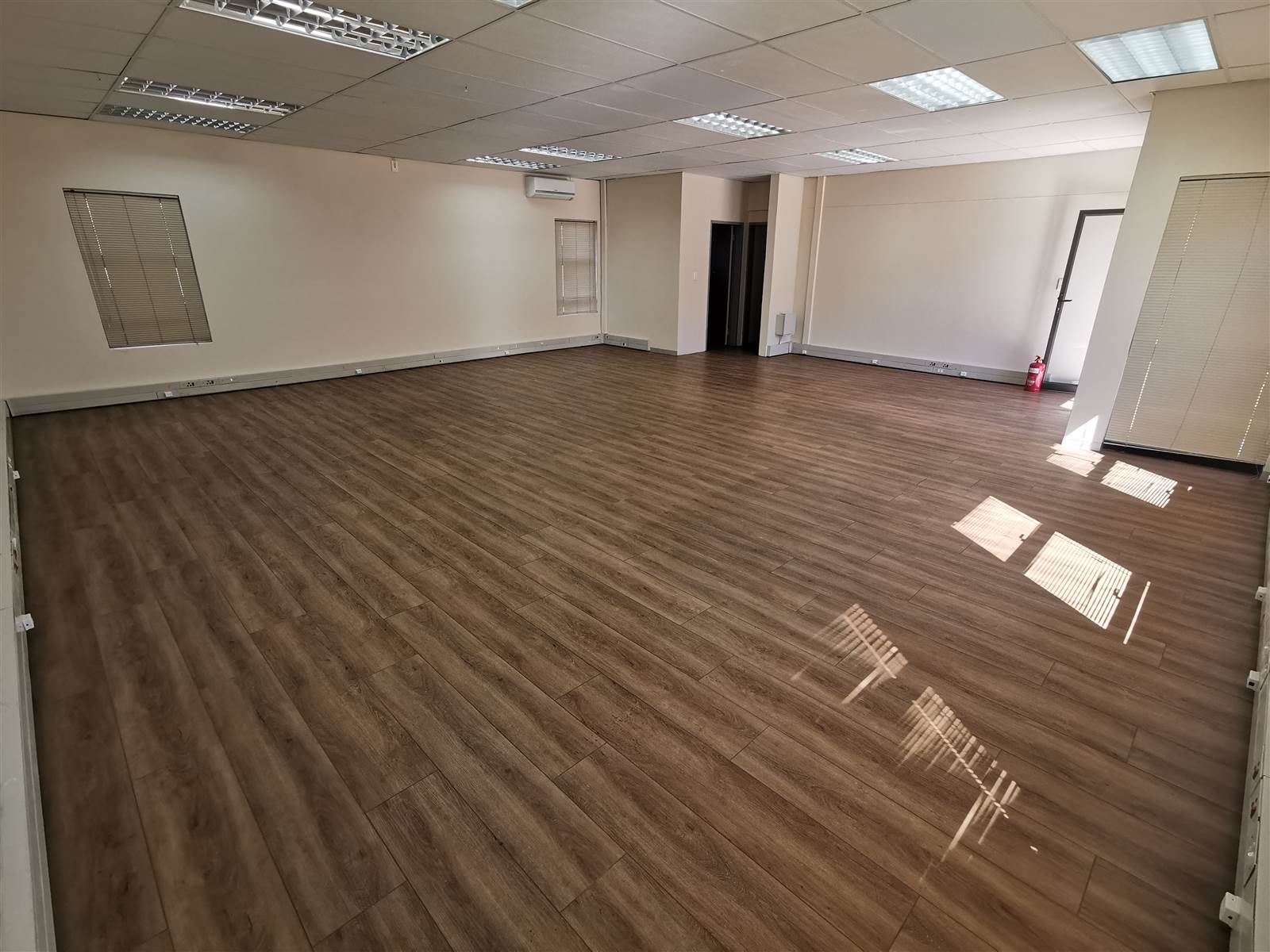 84  m² Commercial space in Wilkoppies photo number 3