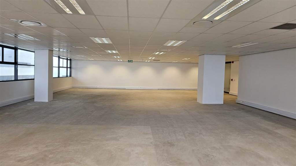 293  m² Office Space in Illovo photo number 3