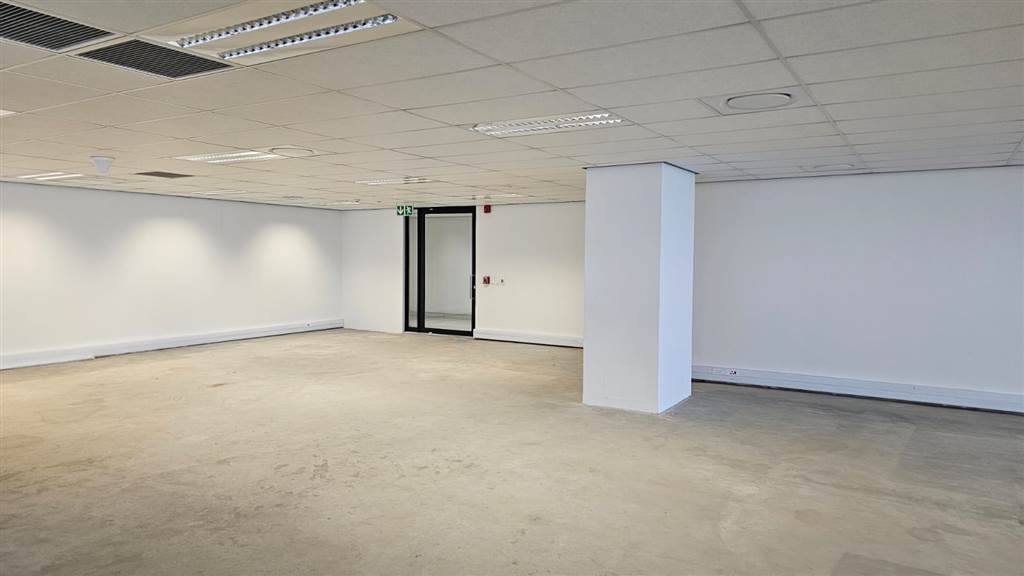293  m² Office Space in Illovo photo number 4