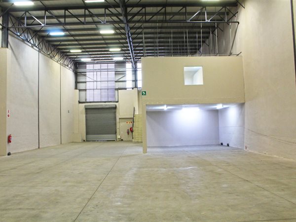 904  m² Industrial space