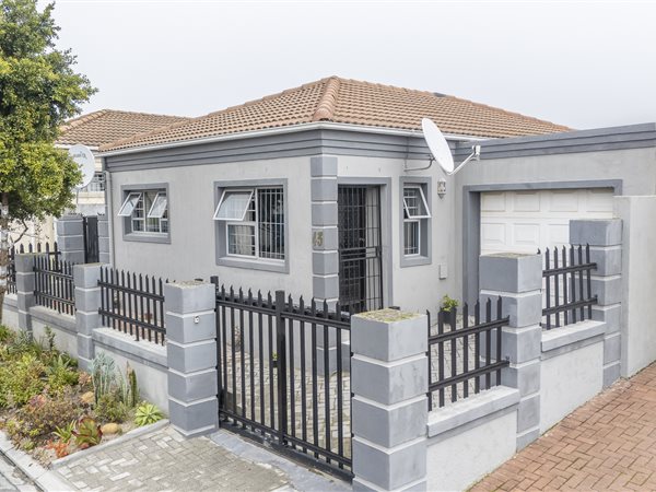 4 Bedroom House 4 Bedroom House