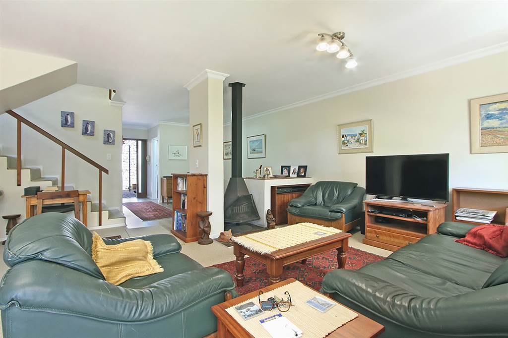 3 Bed Townhouse in Kenilworth Upper photo number 2