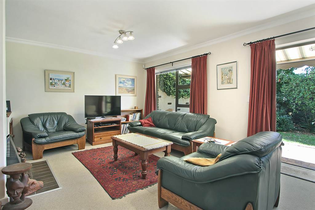 3 Bed Townhouse in Kenilworth Upper photo number 3