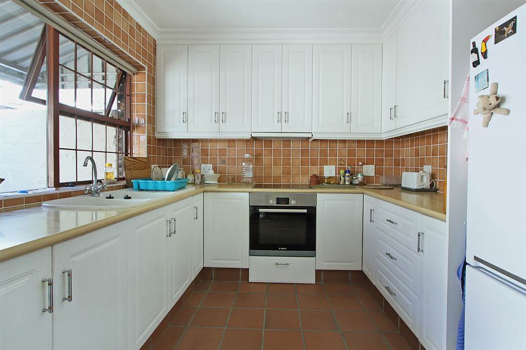 3 Bed Townhouse in Kenilworth Upper photo number 7