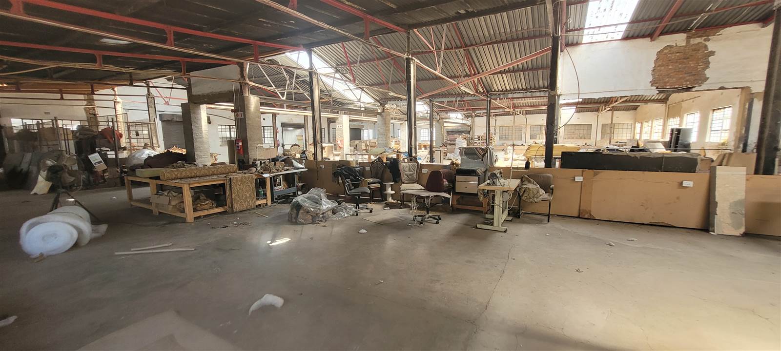 2000  m² Industrial space in Industria West photo number 2
