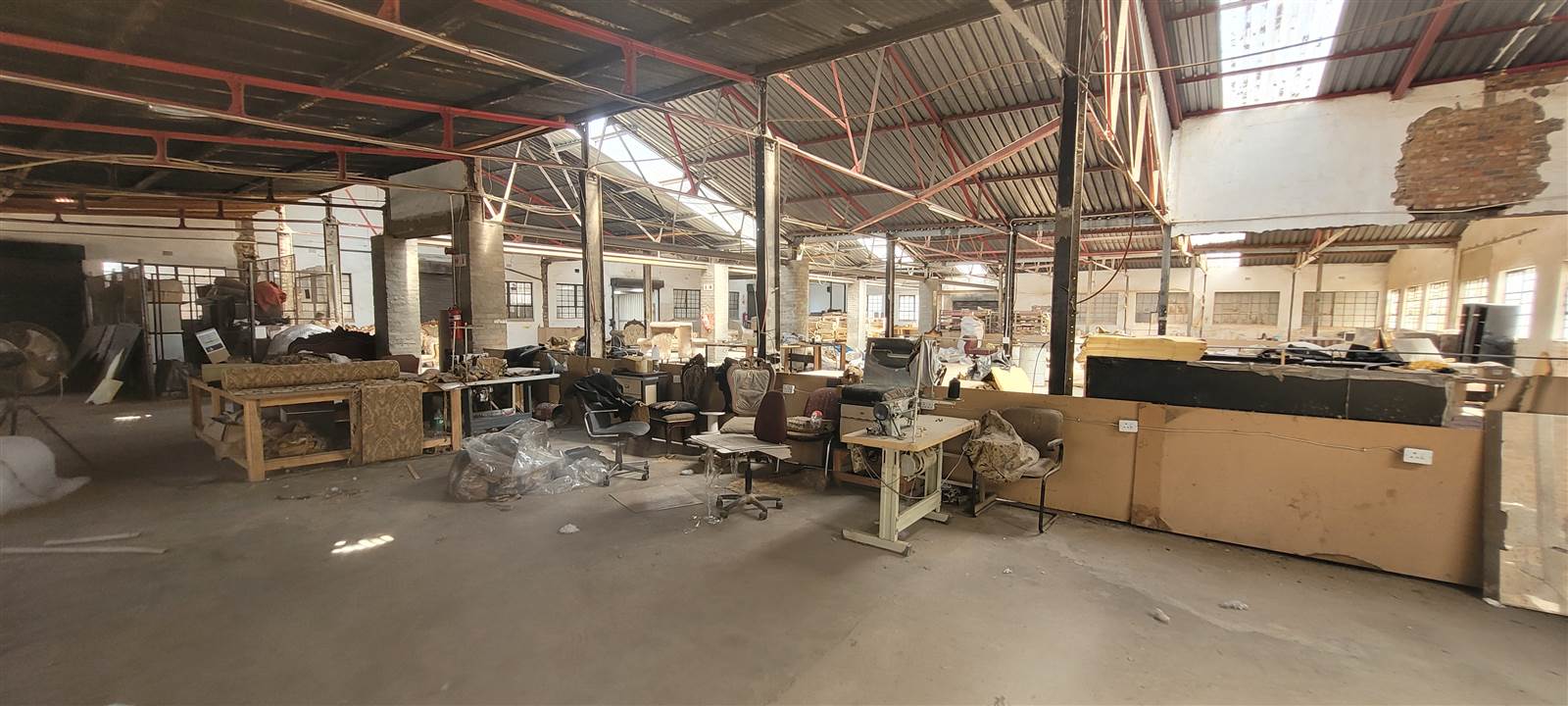 2000  m² Industrial space in Industria West photo number 1