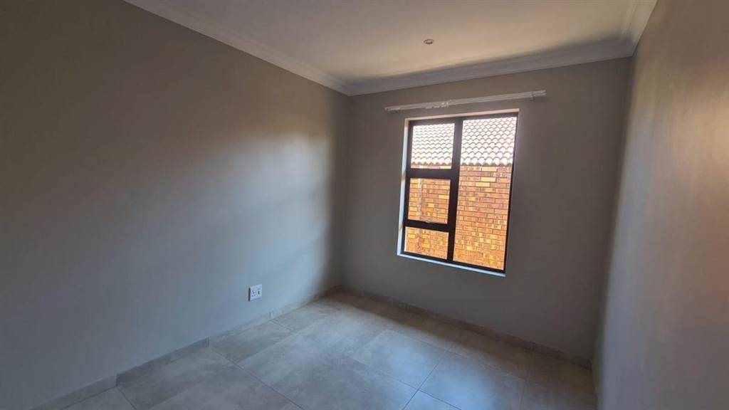 3 Bed House in Secunda photo number 10