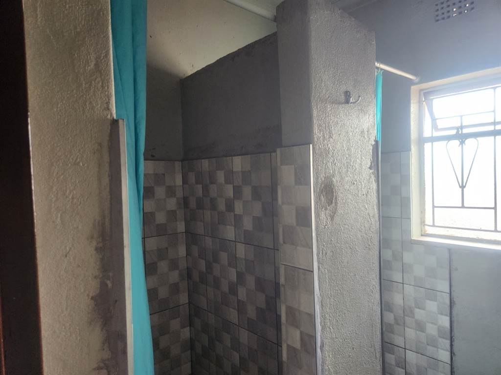12 Bed House in Tembisa photo number 19