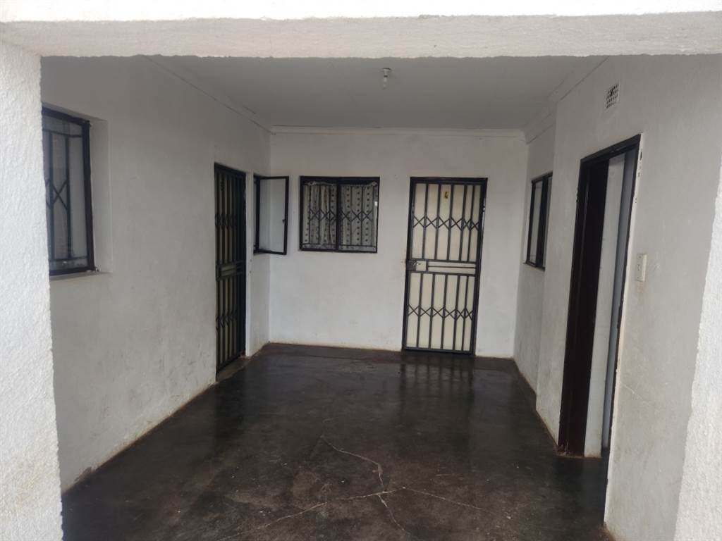 12 Bed House in Tembisa photo number 13