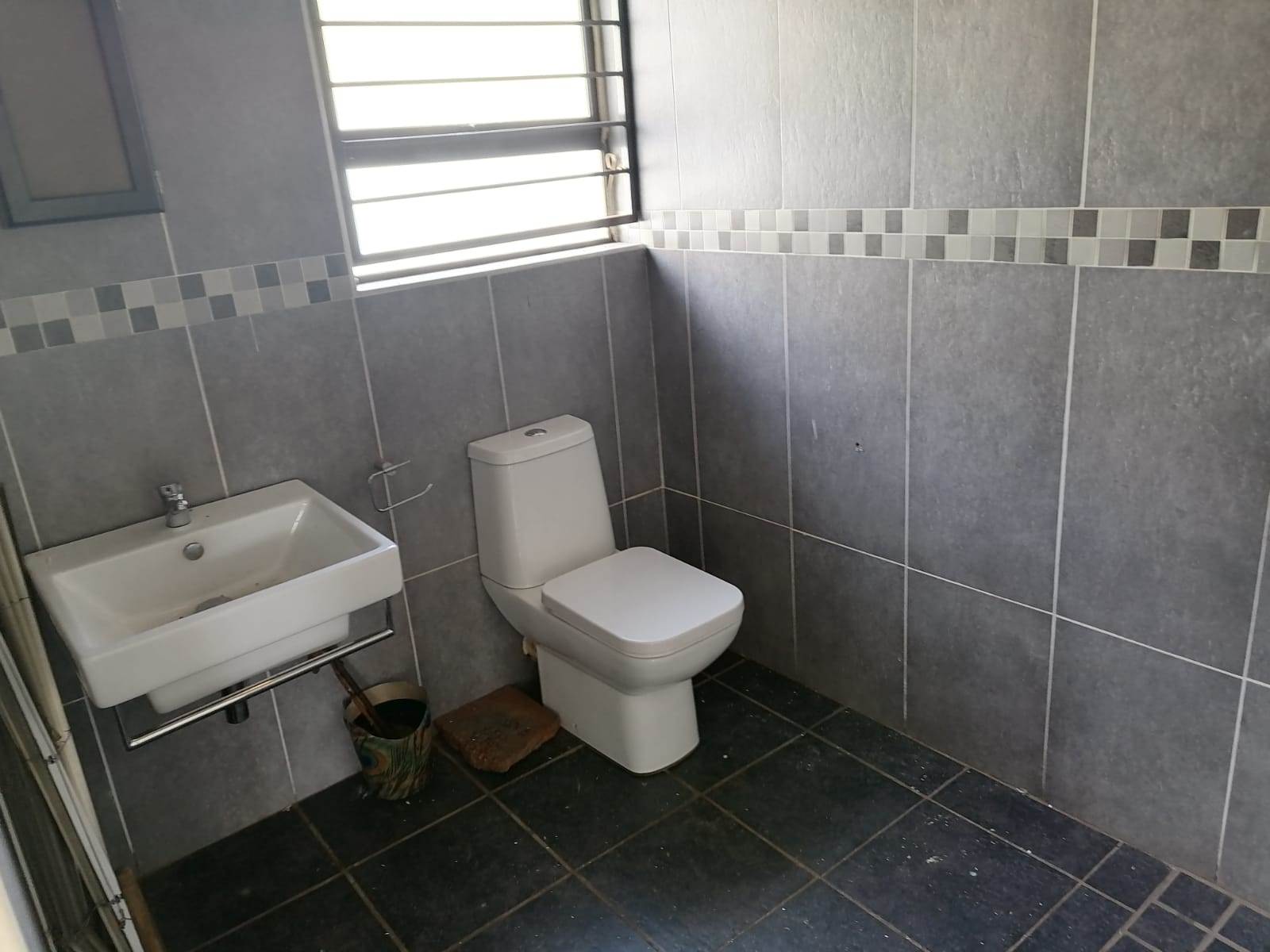 4 Bed House in Lenasia South photo number 15