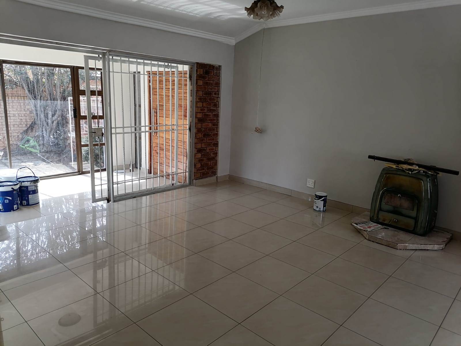 4 Bed House in Lenasia South photo number 7