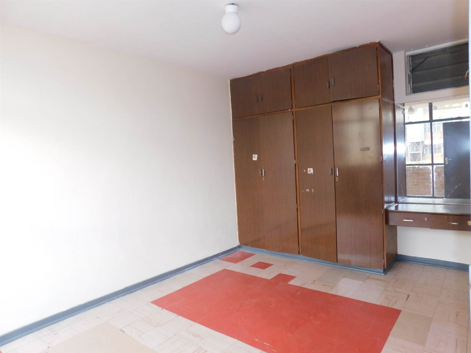 1 Bed Apartment in Hillbrow photo number 3