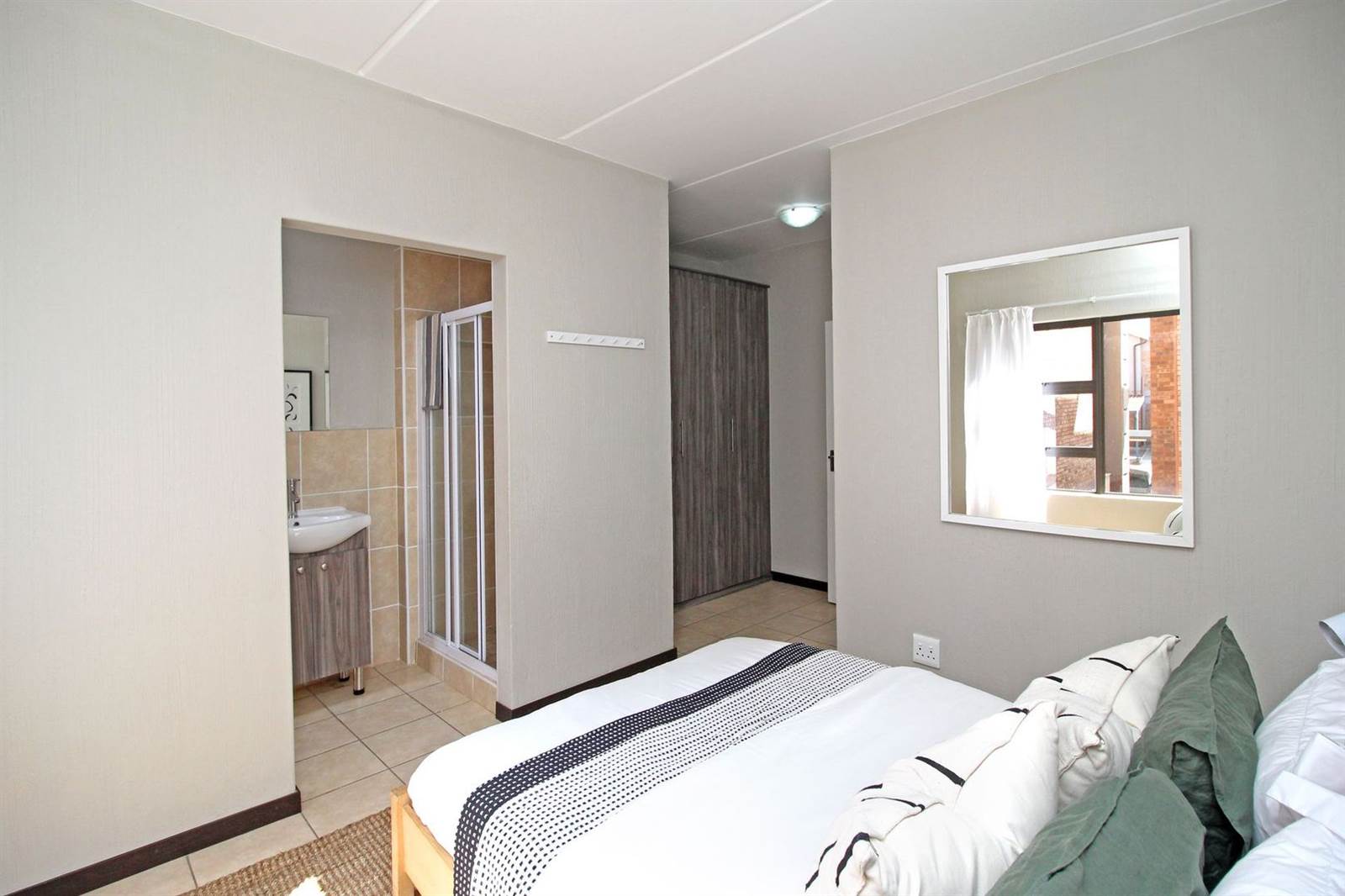 2 Bed Apartment in Bergbron photo number 1