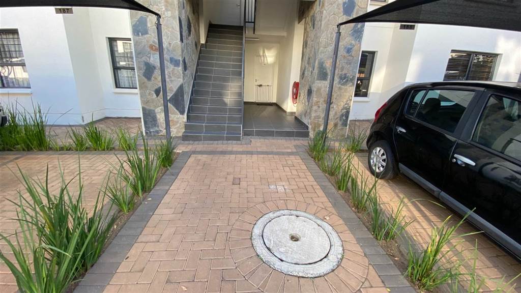 2 Bed Apartment in Kyalami photo number 12