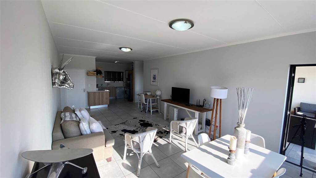 2 Bed Apartment in Kyalami photo number 11