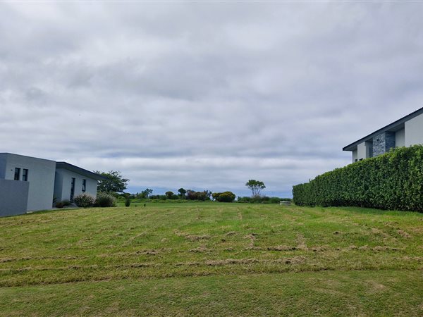 859 m² Land