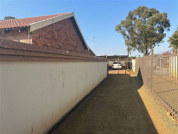2 Bedroom House 2 Bedroom House
