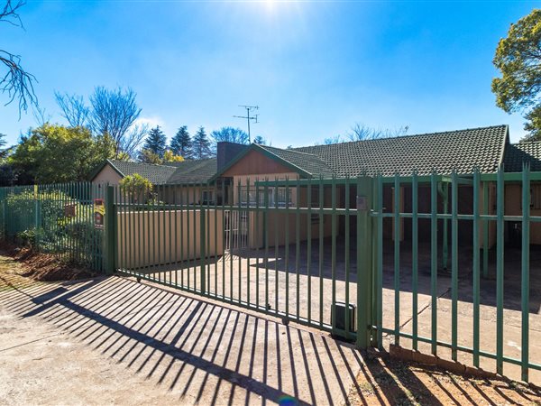 4 Bedroom House 4 Bedroom House