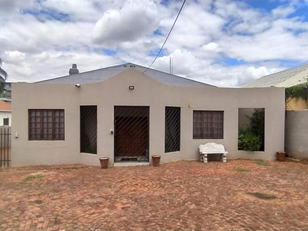 15 Bed House in Hatfield