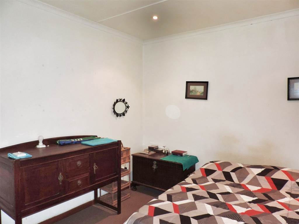 2 Bed Townhouse in Amanzimtoti photo number 9