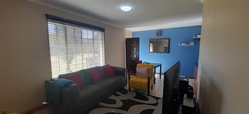 3 Bed Townhouse in Roodepoort West photo number 5