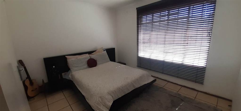 3 Bed Townhouse in Roodepoort West photo number 7