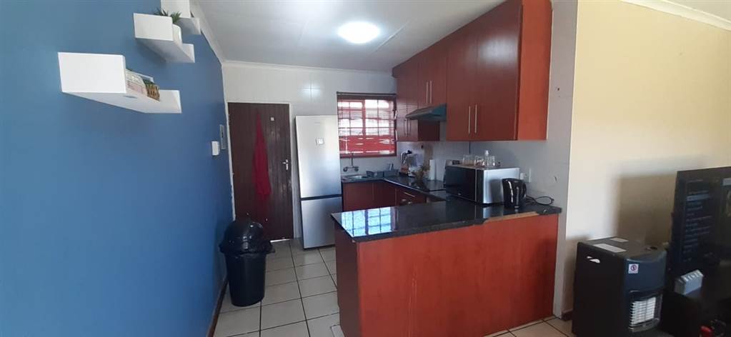 3 Bed Townhouse in Roodepoort West photo number 6