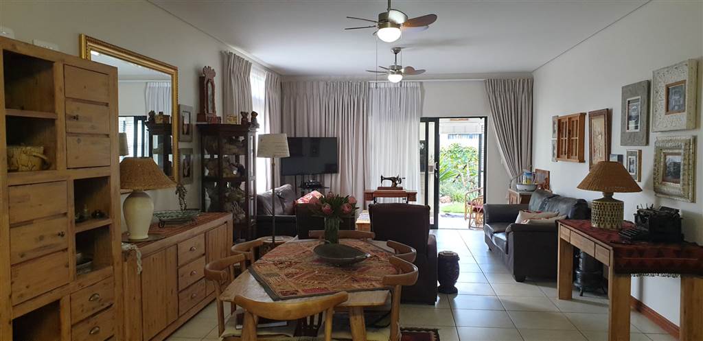 2 Bed Townhouse in Zesfontein AH photo number 8