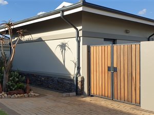 2 Bed Townhouse in Zesfontein AH
