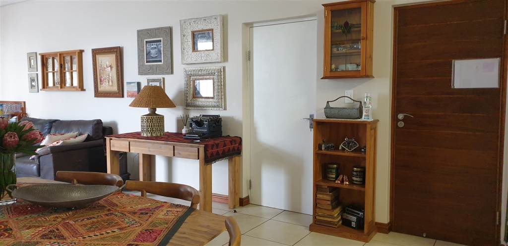 2 Bed Townhouse in Zesfontein AH photo number 9