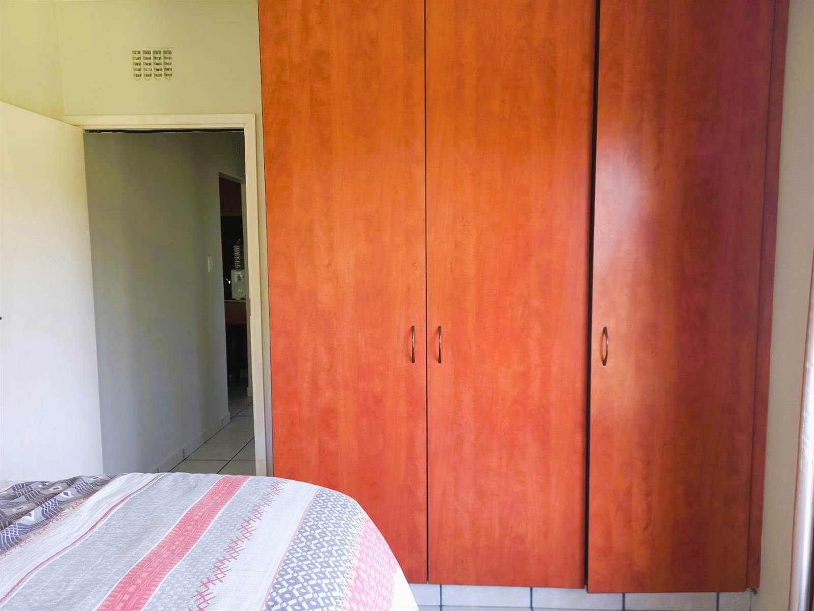 2 Bed Apartment in Uvongo photo number 7