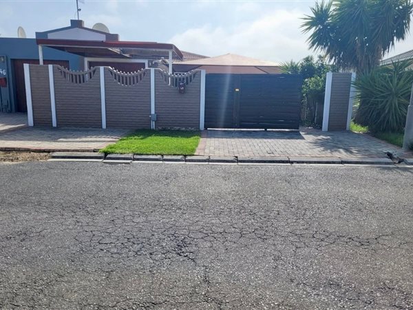 3 Bed House in Twin Palms