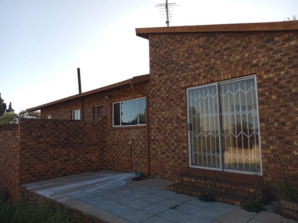 3 Bed House in Naturena photo number 4