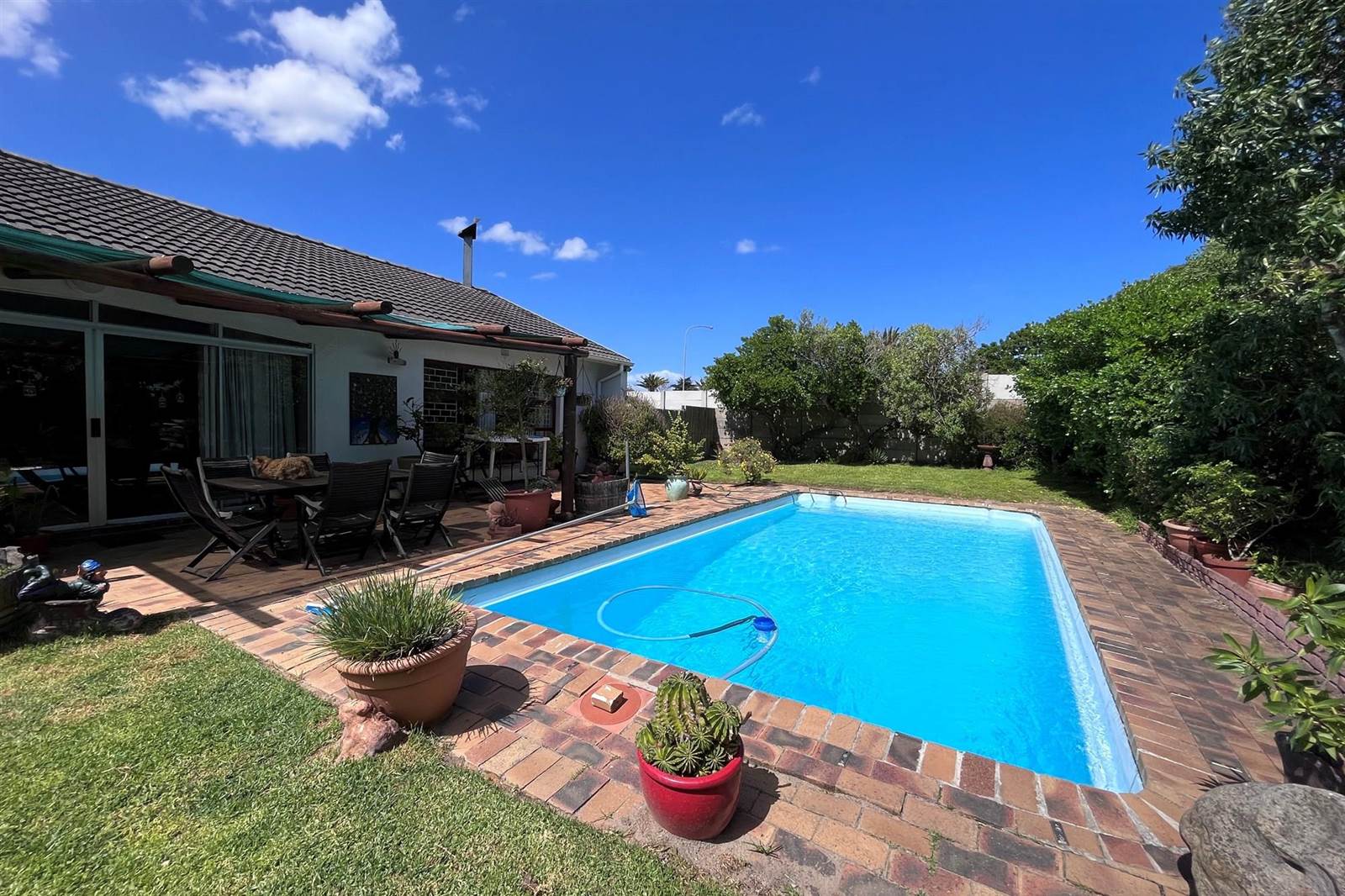 4 Bed House in Duynefontein photo number 2