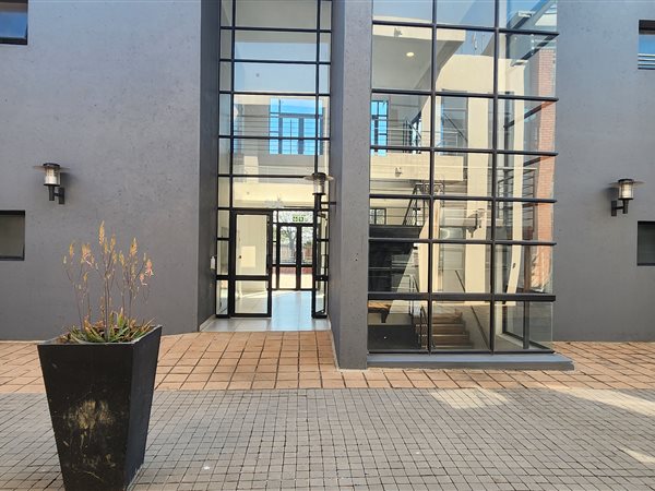 101.199996948242  m² Commercial space in Highveld