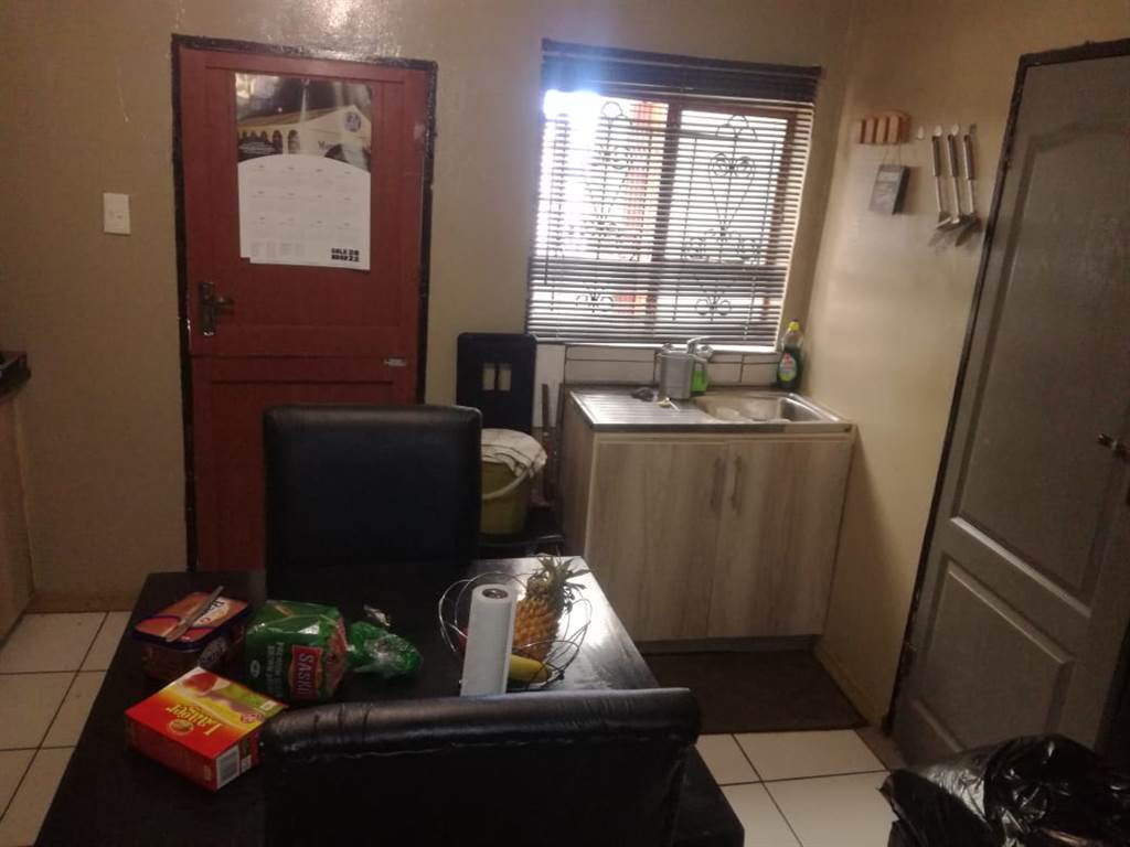 2 Bed House in Bloemfontein photo number 4