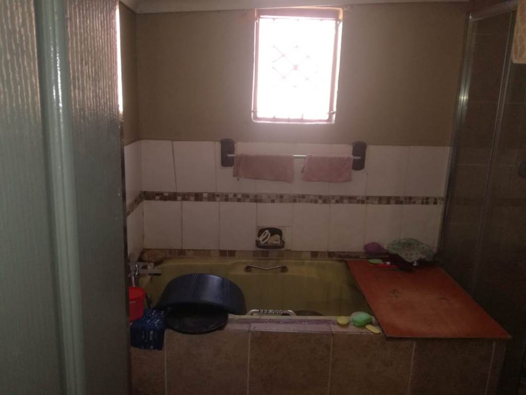 2 Bed House in Bloemfontein photo number 13