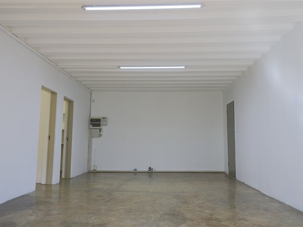 80  m² Commercial space in Olympus AH