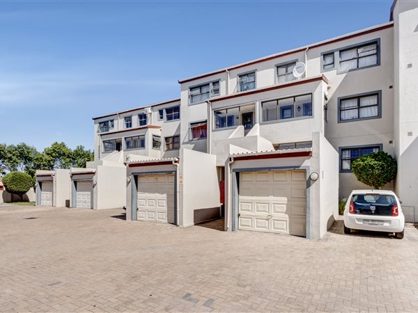 3 Bedroom Townhouse 3 Bedroom Townhouse