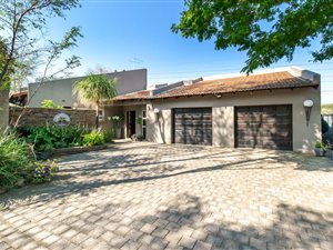 5 Bed House in Cedar Lakes