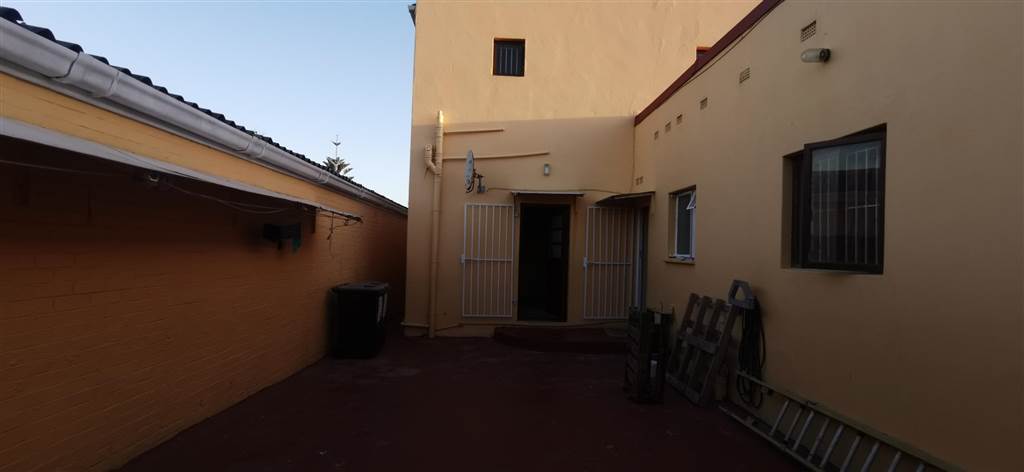 2 Bed House in Strandfontein photo number 10