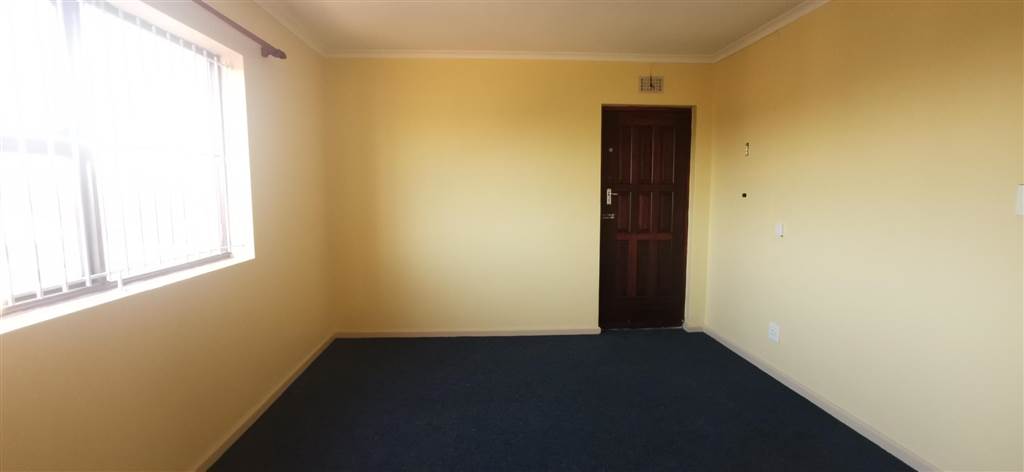 2 Bed House in Strandfontein photo number 4