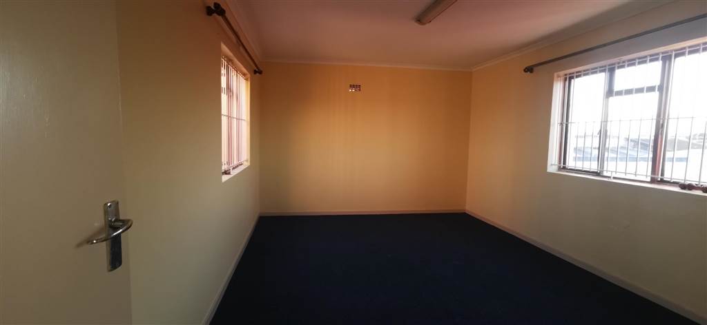 2 Bed House in Strandfontein photo number 6
