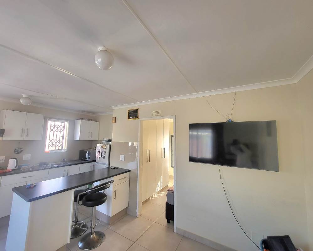 1 Bed Townhouse in Mt Edgecombe photo number 10