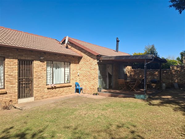 3 Bedroom Townhouse 3 Bedroom Townhouse