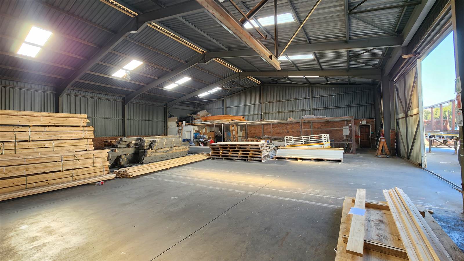 2500  m² Industrial space in Spartan photo number 2