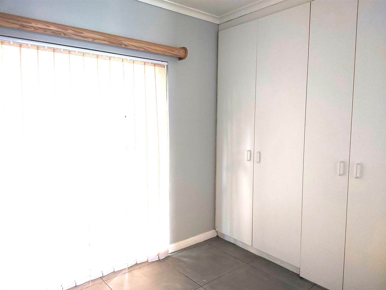 1 Bed Flat in Durbanville Central photo number 8