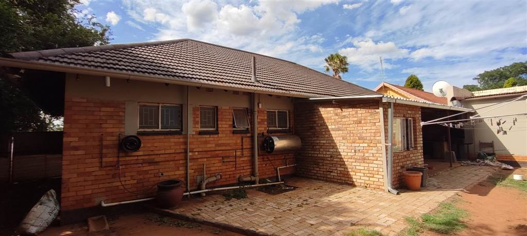 2 Bed House in Stilfontein photo number 1
